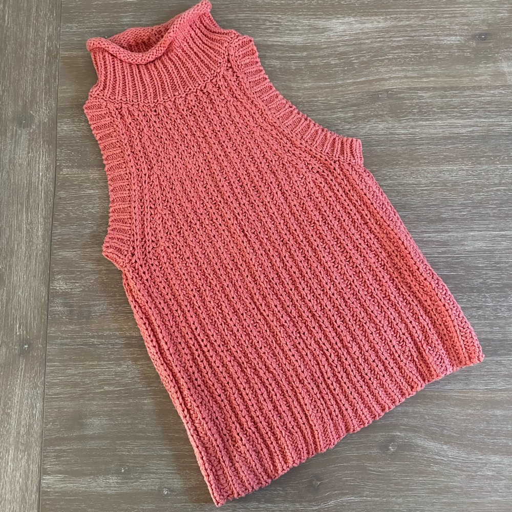 Moth Sleeveless Sweater Coral